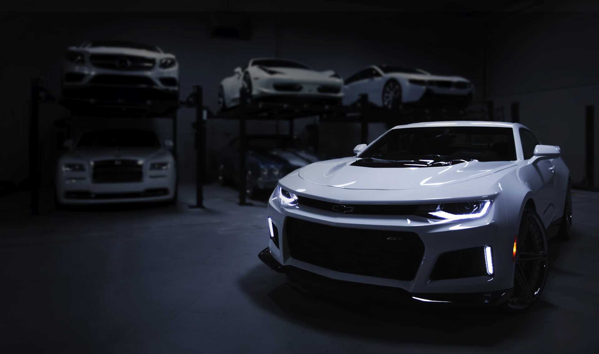 Mobil premium di lingkungan otomotif modern